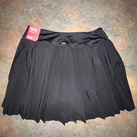 DSG Performance Mid-Rise Skort With Built-In Shorts, Medium, Black - Picture 2 of 9